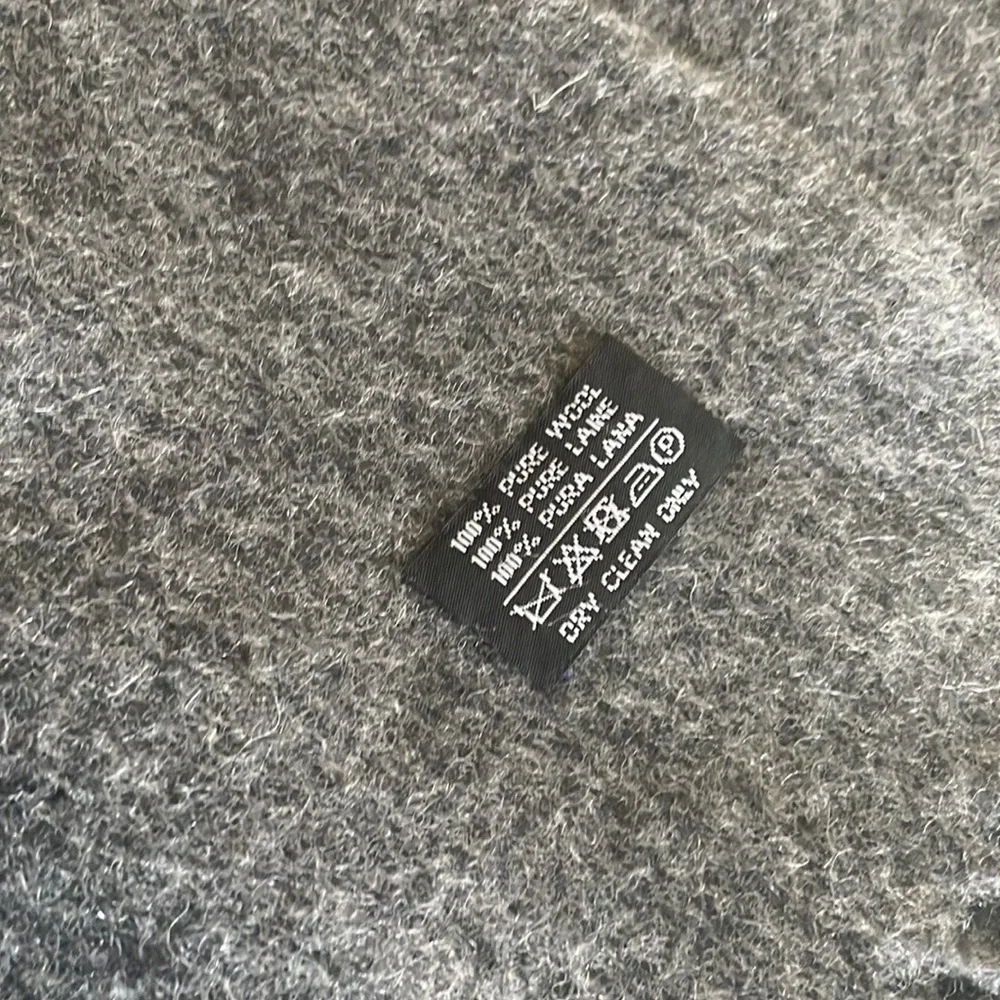 YSL 100% wool Gray scarf - Picture 6 of 11